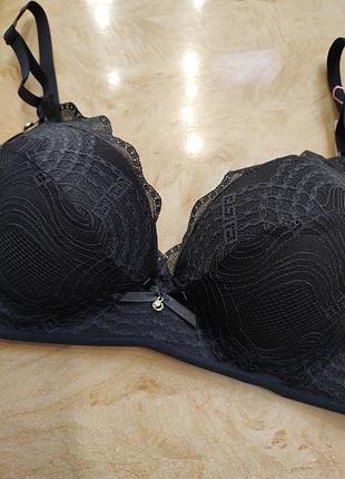 Чорний ,пудровий мереживний бюстгальтер без кісточок