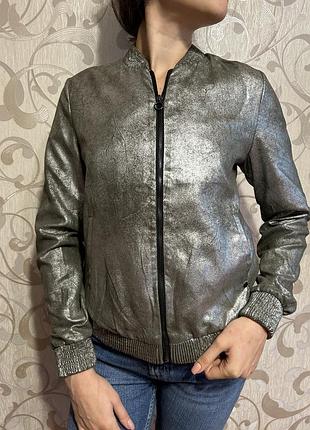 Бомбер ( легка куртка)