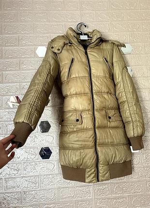 Зимова золотиста куртка жіноча розмір xs s bershka з капюшоном тепла стильна на зиму