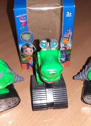 Динозаврик инерционный на колесах, ездит внимательно читайте условия пересылки!