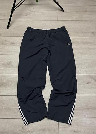 Нейлонові спортивні штани adidas