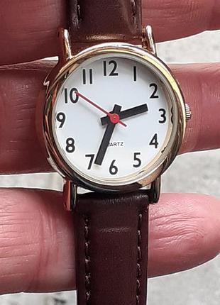 Женские часы timex easy reader с коричневым кожаным ремешком и золотистым корпусом.новые,рабочие.
