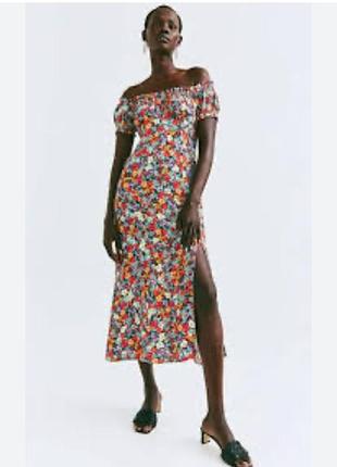 Сукня з розрізом