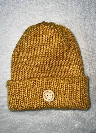 Дитяча в'язана жовта шапка на дівчинку і на хлопчика