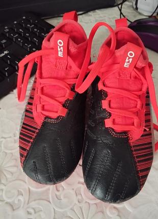 Футбольные бутсы