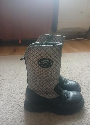 Чоботи шкіряні.