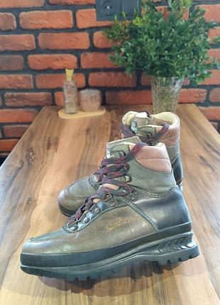 Треккинговые ботинки