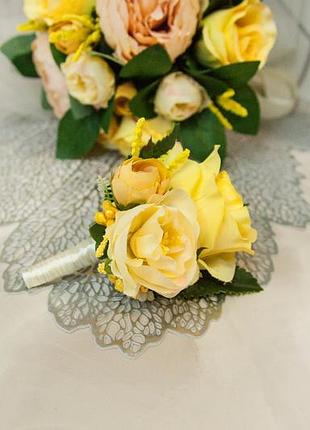Бутоньєрки для наречених / жовта бутоньєрка