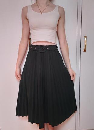 Спідниця плісе з ременем темно зеленого кольору