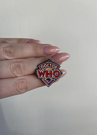 Пін значок металевий брошка doctor who — ретро логотип доктор хто