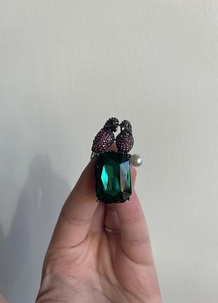 Металева брошка закохані пташки на смарагді