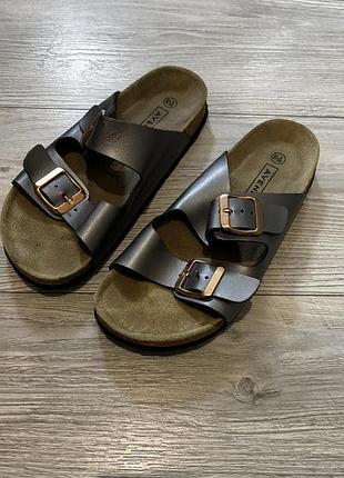 Шльопанці шкіряні avenue