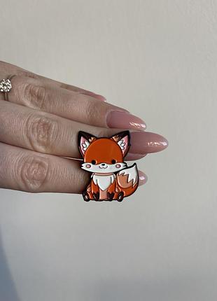 Пін значок металевий брошка лисиця “лисичка-модниця” — грайливий акцент твого образу