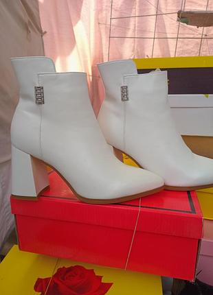 Ботинки демисезонные белые 37, 38 размер