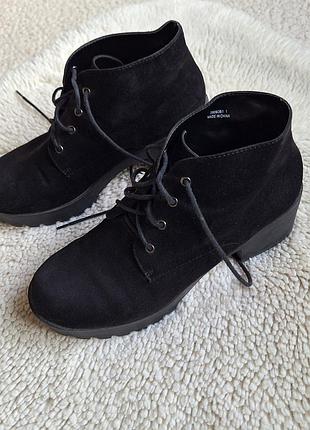 Черевики жіночі