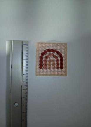 Вышитая брошь "радуга", яркий аксессуар