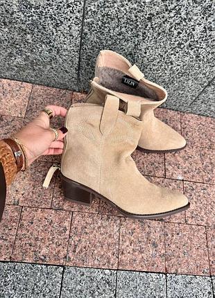 Натуральная замша, бежевые женские зимние ботинки-казаки