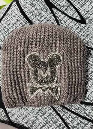 Красивая и теплая шапка на девочку