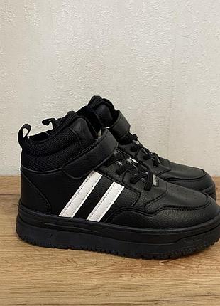 Кросівки зимові, в наявності