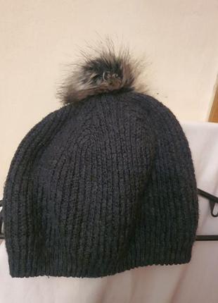 Шапка трикотажная серая женская с помпоном серо-бежевого цвета,22см высотой, большого размера-30см шириной( полу)