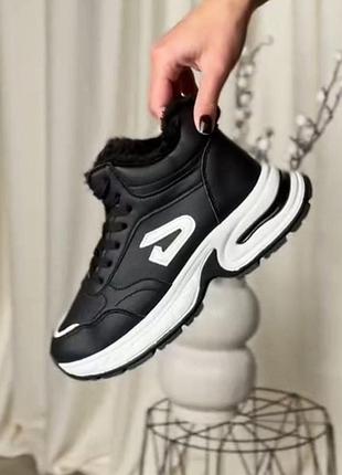 Зимние кроссовки женские. эко-кожа/эко-мех. качество ( 38 размер )