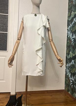 Плаття-футляр коктейльне офісне біле з воланом і бантом french connection