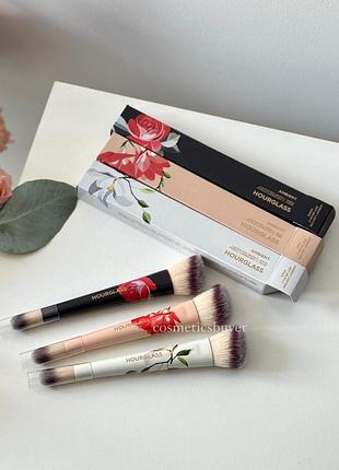Hourglass ambient lighting edit brush ii deer swan horse подвійний двосторонній пензлик пензель для макіяжу бронзера румʼян пудри хайлайтера