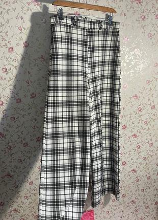 Широкі штани у клітинку