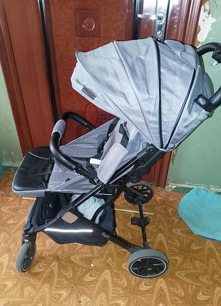 Продам новий дитячий візочок,в користуванні був 2 тижня,в комплекті чохол на ніжки.вага візочка 8.3
