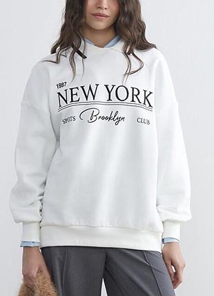 Белый свитшот lc waikiki new york brooklyn club с воротником-поло.