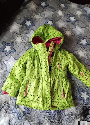Яркая курточка для девочки
