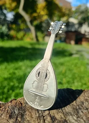 Колекційна олов'яна скульптура у формі музичного інструменту "мандаліна".