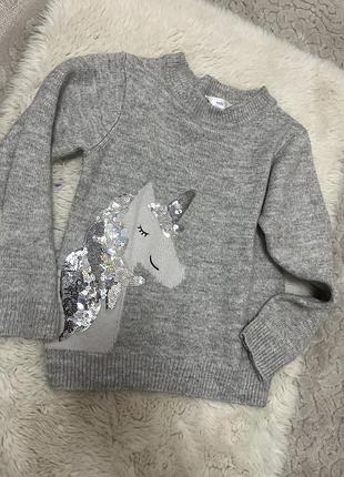 Це дитячий светр з єдинорогом.