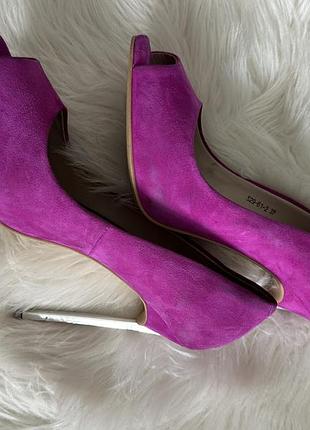 Замшеві туфлі з відкритим носиком