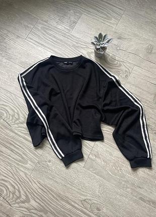 Кофта вкорочена, джемпер,світшот sinsay чорного кольору з полосками на рукавах