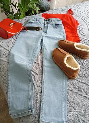 Шикарные джинсы нежного цвета р.38/40