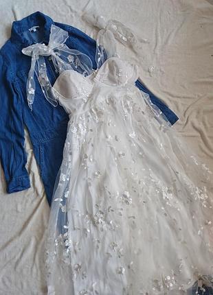 Вечірнє коктейльне плаття міді з чашечками та зав'язками з пишною спідницею і вишивкою shein belle