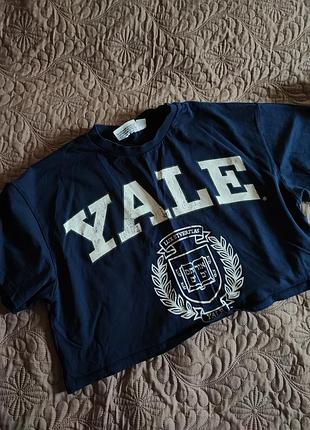 Вкорочена футболка