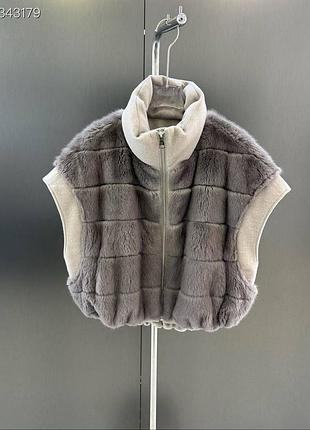 Безрукавка двусторонняя loro piana🍂
10% кашемир + 90% шерсть✨