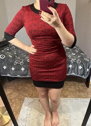 Бордово-чорна пряма жіноча сукня s