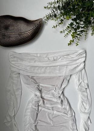 Ніжна сукня із відкритими плечима