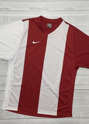 Спортивная футболка