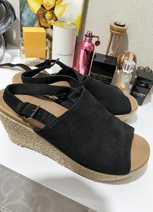 Фирменные босоножки Skechers