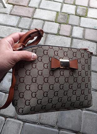 Женская сумка через плечо g. бежево-коричневая размеры 29*20*8см.кросс-боди.