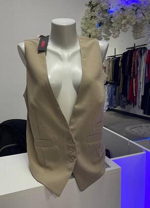Класична бежева жилетка misspap