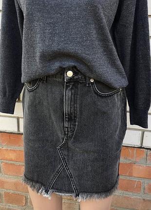 Сіра джинсова спідниця