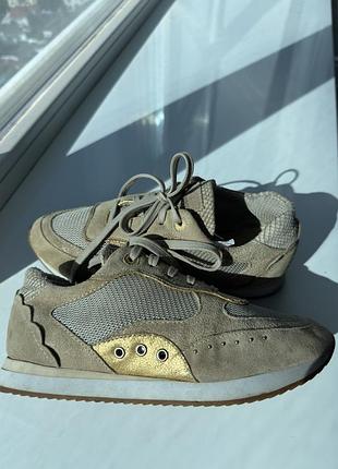 Кросівки жіночі geox оригінал,замшеві бежеві у гарному стані на37,5-38 розмір