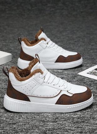 Кроссовки женские