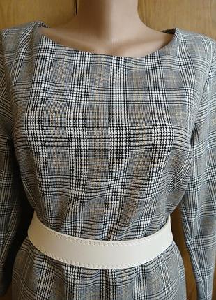 Шикарное женское платье.