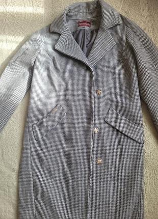 Пальто демисезонное, очень хорошего качества и теплый,размер s-m